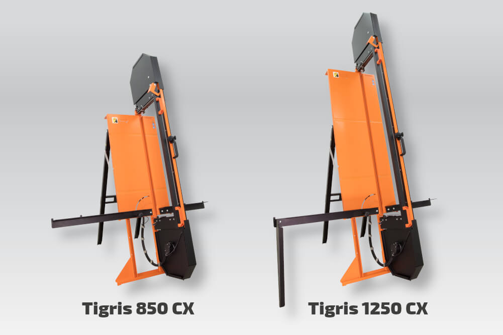 Produktvergleich der vertikalen Plattensägen Tigris 850 CX und Tigris 1250 CX in Orange und Schwarz vor grauem Hintergrund.