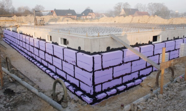 Perimeterdämmung mit Jackodur XPS an Kellerwand